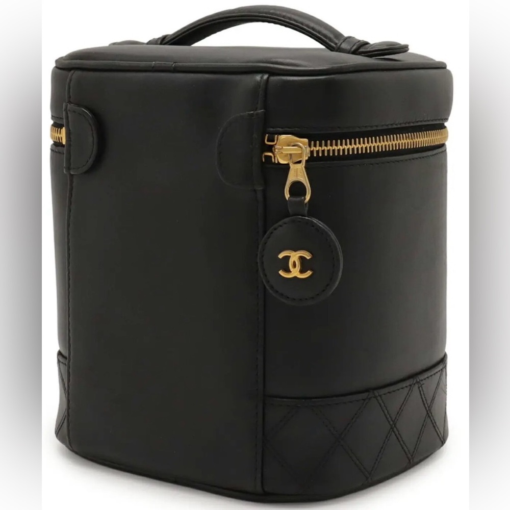 Authentic CHANEL Black Leather Bag!